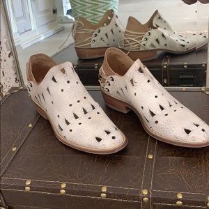 Bohemian white leather shoes.